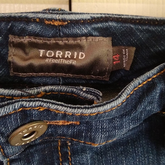 Torrid jeans shorts size 14 - Picture 2 of 7